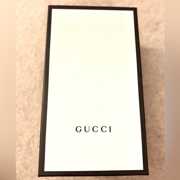 Gucci Men’s Rubber Slide Sandal - Picture 8 of 8